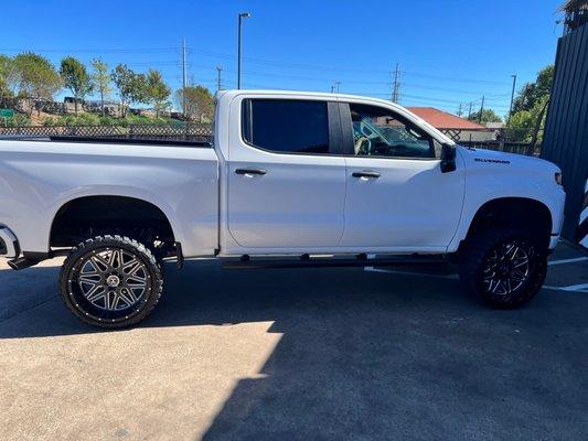 2020 Chevy Silverado 6 inch lift on 24s x12 ( 33s)