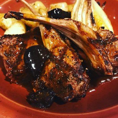 Grilled Lamb Chops with fig sauce. A great lunch option!