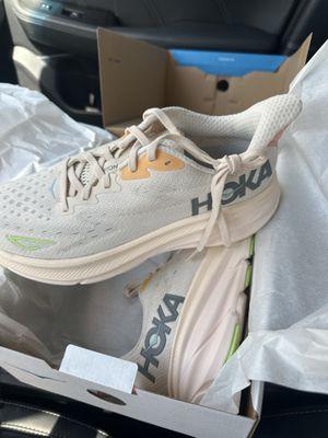 Hoka Clifton 9's in color Vanilla/Astral  Size 8.5