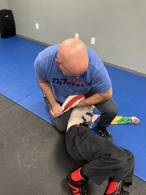 Reality based, modern day, proven effective, self defense skills.

Self Defense classes in Auburn, AL.

https://oakravmaga.com/reviews/