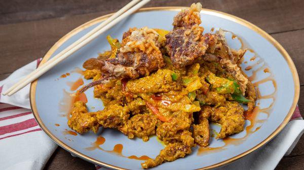 Soft shell crab dried curry (Pu-nim-phad-pong-ka-lee) (Southern region)