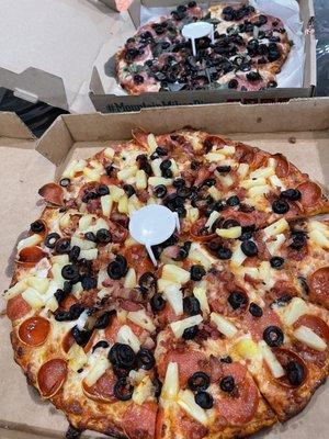 Hilo and custom Pizzas