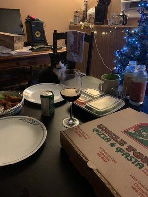 kitty loves pizza & wings nights