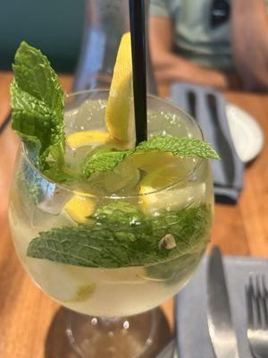 Lemon mint spritzer