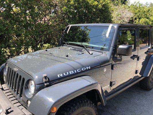 Jeep Wrangler windshield replacement