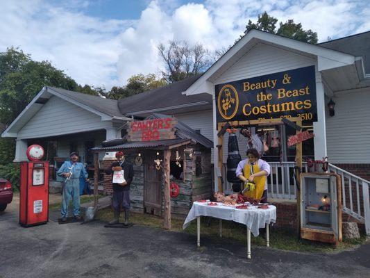 B&B 2024 Halloween display goes up every Friday and Saturday in October.