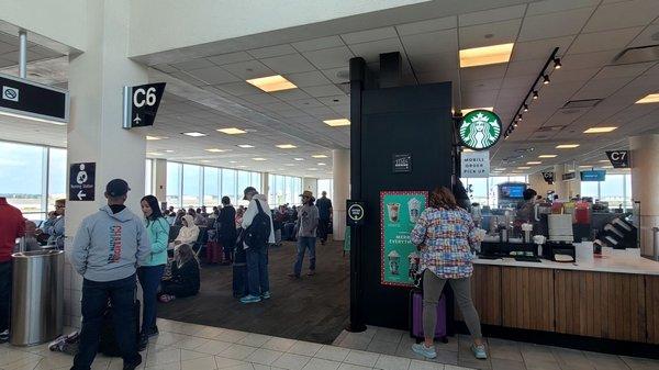 D' Delta Gate C6 is right by a Starbux !! RSY Airport Fort Myers Fl W Dec 14, 2022