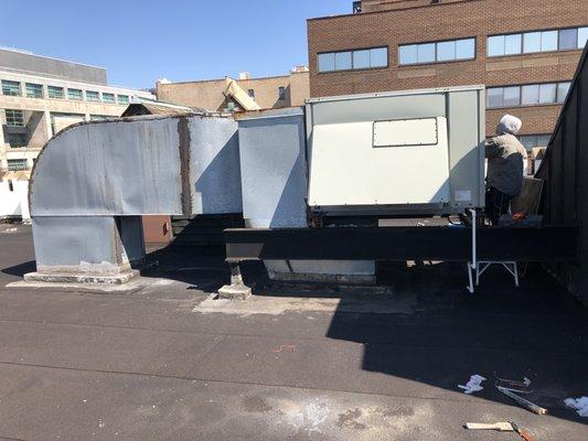 Air Conditioning (HVAC)..Trane Voyager 17.5 Tons (210 BTU) R22.....Rooftop Unit