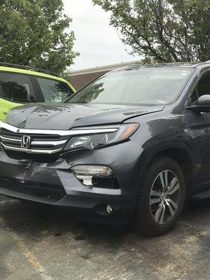 Honda Pilot waiting to be repaired