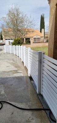 Horizontal contemporary style fencing