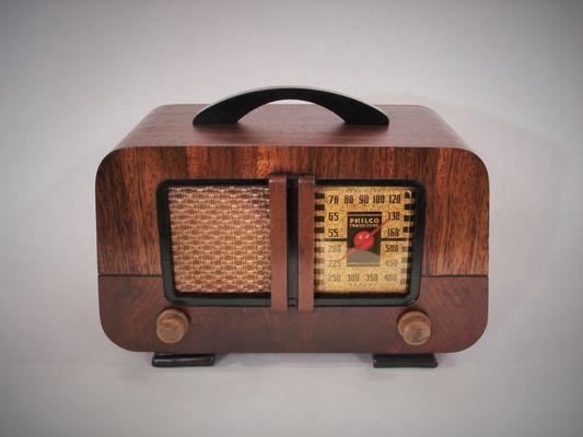 1942 Philco 42-PT-93 AM radio