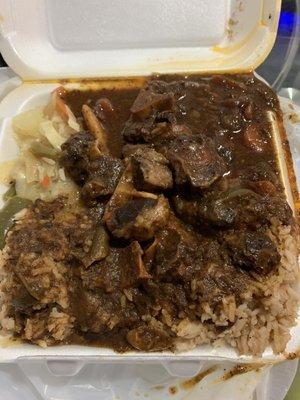 Large oxtails with gravy