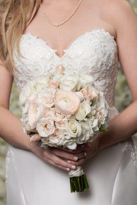 My bouquet - I love ranunculus but they are expensive. Neya surprised me by adding 2 large ones to my bouquet.