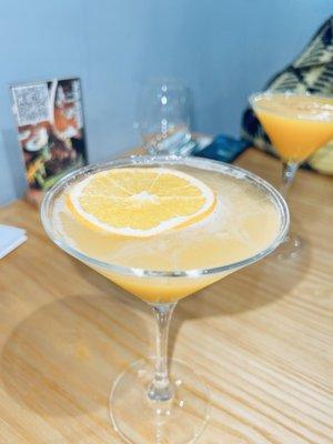 5 star martini : vodka, Licor 43, ginger liqueur, Prosecco, and passion fruit