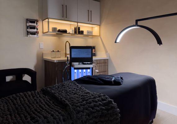 Med Lounge - Corona Del Mar, skin care treatment room