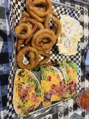 Carnitas tacos with Mac and cheese and onion rings!!