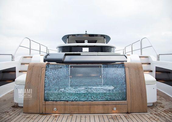 Sirena 88 yacht now available for rental in Miami with jacuzzi