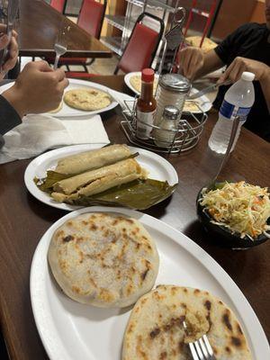 Pupusas: chicharrón, revueltas, frijol y queso