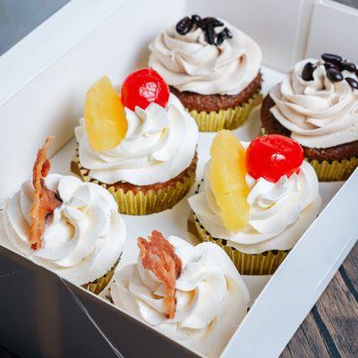 Our Summer Vibes Cupcake package! Includes 2 of each of the following cupcakes:

Tropical Breeze
Sinful Morning
Ol Fashion