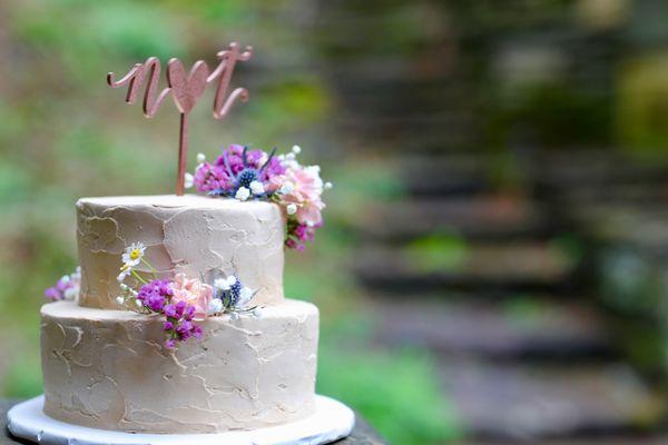 A sweet little vegan cake with coffee flavored butter cream