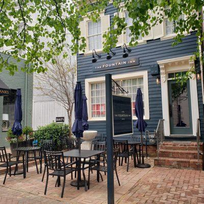 Patio at The Fountain Inn. Dog friendly!