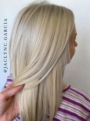 Hair / dimensional color & blonding specialist @jaclync.garcia