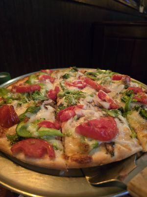 Vegetarian pizza, thin crust