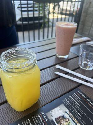 Smoothie and mango margarita