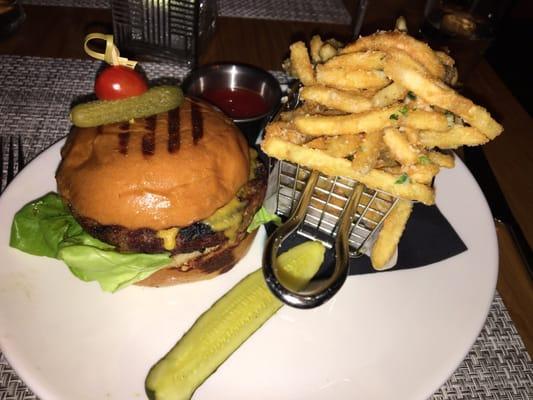 Cheeseburger with truffle fries