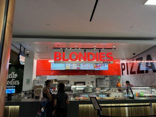 Might have the name, but this is NOT OG BLONDIE'S PIZZA!