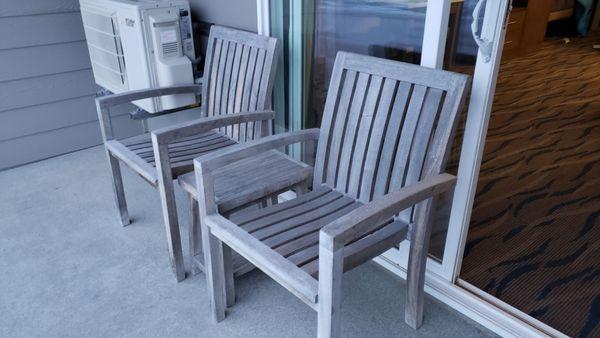 Cute outdoor furniture on my balcony. I wonder where they bought it? :)