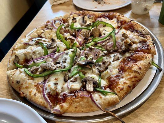 BBQ mushroom and pepper pizza