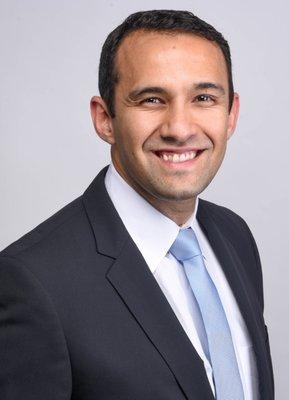 Dr. Naimi completed his Oral & Maxillofacial surgery residency at Tufts University.