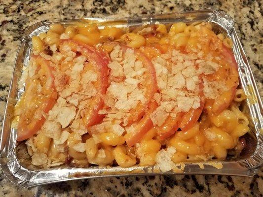 Cheeseburger Mac and Cheese with Potato Chips and Tomatoes...very good.