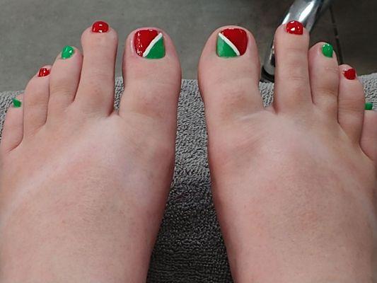 They just did a Christmas themed pedicure and I love it!