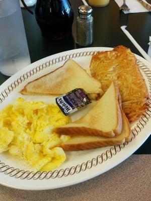 Yummy fluffy eggs and hash browns