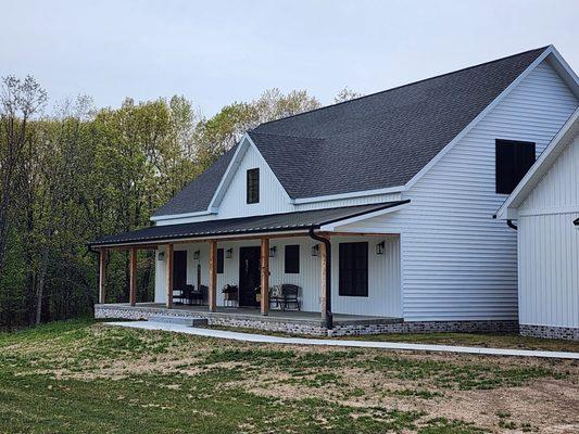 Onyx Black Shingle w/
 Standing Seam Metal