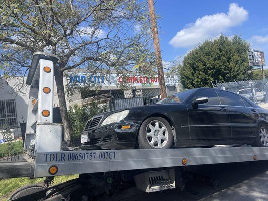 Mercedes Benz Towing Service. Best reliable and fast service. We you need a tow call us 24hrs service .