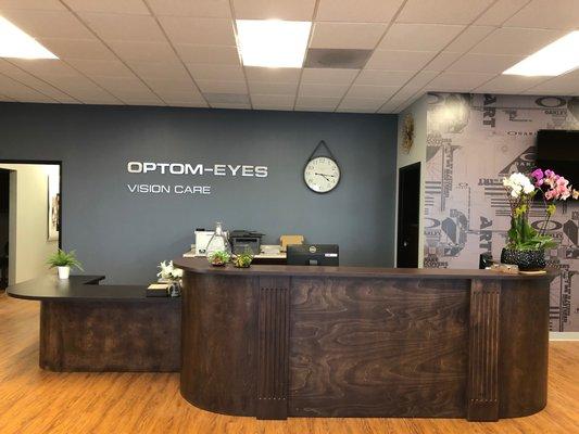 Optom-Eyes Vision Care - Imperial Beach