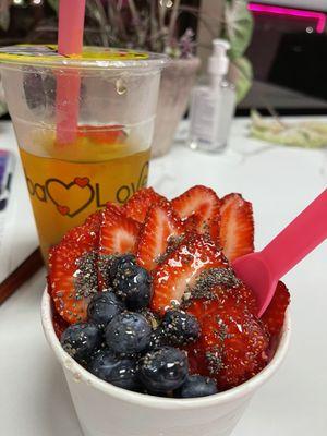 Pitaya bowl and Lychee/Passion Fruit Slush Tea