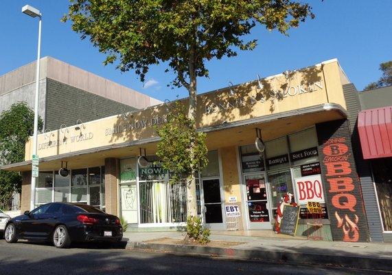 1280-1284 North Lake Avenue, Pasadena.  3 Unit Leased Retail Property For Sale