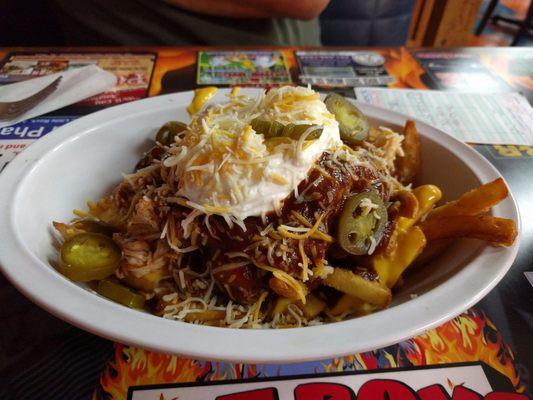 Smoked chicken nachos: huge portion, tender, juicy and well-smoked chicken