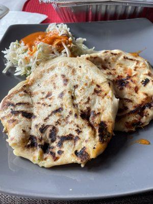 Pupusa queso Pupusa de Loroco y Queso