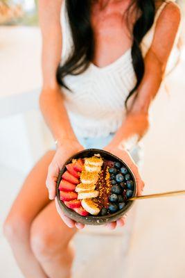 Glow Bowl - Organic Açaí bowl with organic fresh fruit and granola