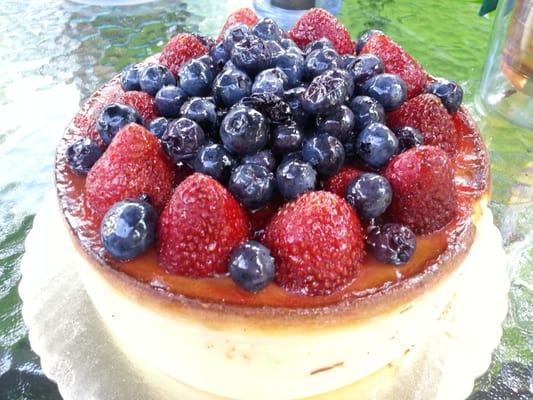 NY Cheesecake w/berries