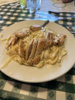 Fettuccine Alfredo w/Chicken