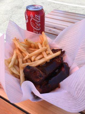 3 rib plate with coke.