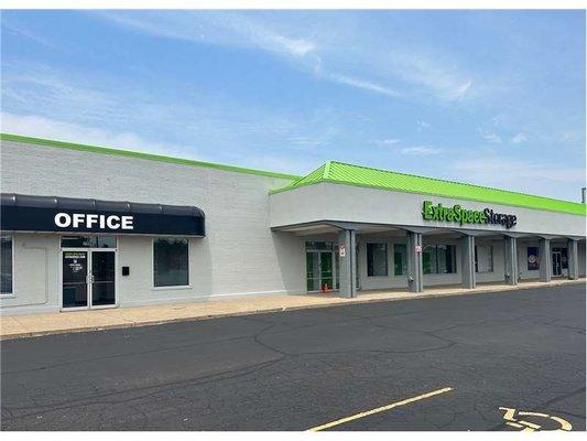 Alternate Beauty Image - Extra Space Storage at 7890 Beechmont Ave, Cincinnati, OH 45255