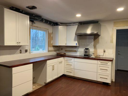 After second try to install the kitchen: open pipes, no sink, dishwasher, cooktop or oven SINCE MAY!