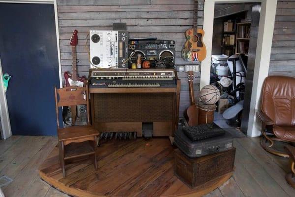 Old Hammond organ and an electric guitar awaits the first instore performance.